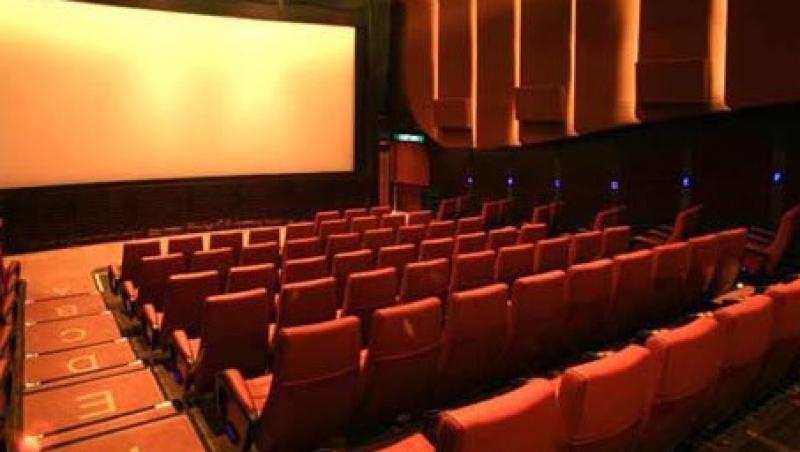 Salile de teatru din SUA au scaune mai late