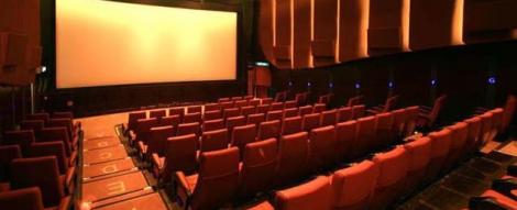 Salile de teatru din SUA au scaune mai late