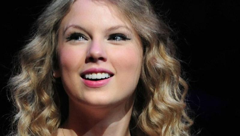 FOTO! Vezi colectia de felicitari lansata de Taylor Swift!