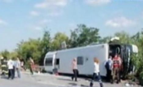 VIDEO! Un roman a murit si 11 au fost raniti  intr-un accident de autocar, in Turcia