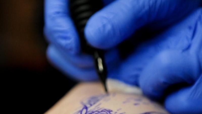 Persoanele condamnate pentru coruptie in Rusia ar putea fi tatuate cu litera 