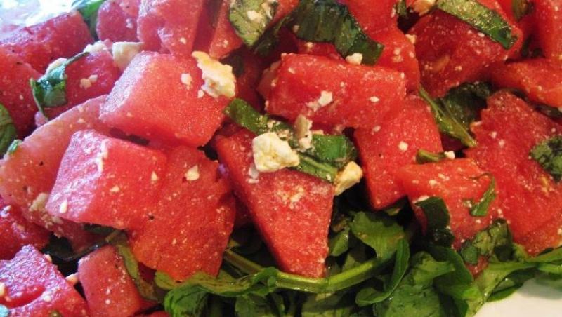 Salata proaspata de vara: rosii cu pepene