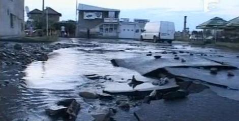 VIDEO! O conducta a inundat un cartier intreg din Targu-Jiu