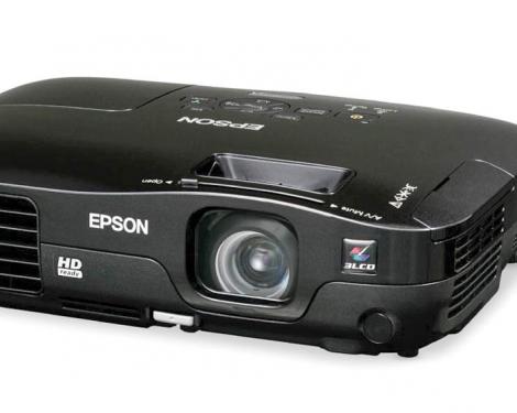 Proiectorul Epson TW450 - vezi meciurile de fotbal in format HD