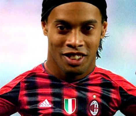 Ronaldinho ramane la AC Milan. Clubul i-a propus prelungirea contractului pana in 2014