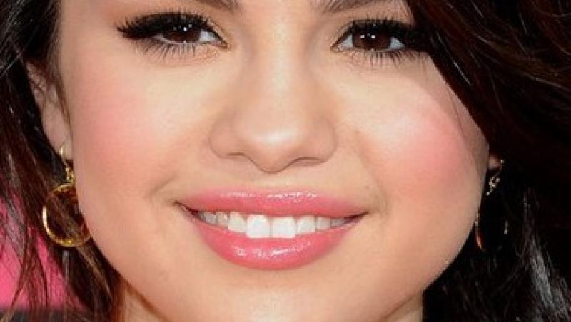 VIDEO! Selena Gomez a folosit un gadget vorbitor pentru a comunica