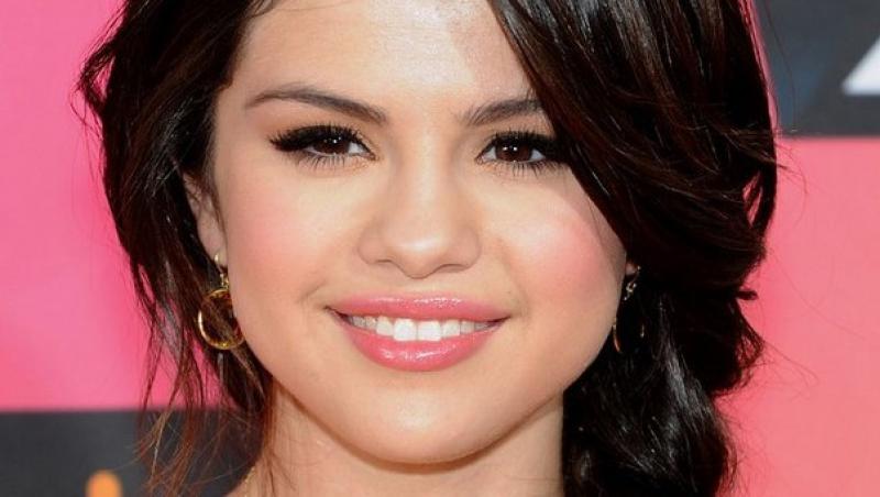 VIDEO! Selena Gomez a folosit un gadget vorbitor pentru a comunica