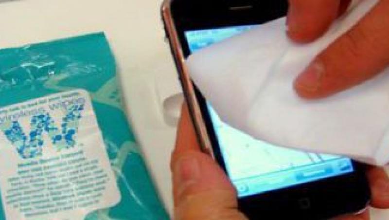 Studiu: Telefonul mobil are de 18 ori mai multe bacterii decat manerul toaletei