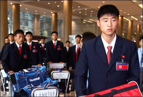 Fotbalistii nationalei Coreei de Nord au fost umiliti in public pentru rezultatele de la CM