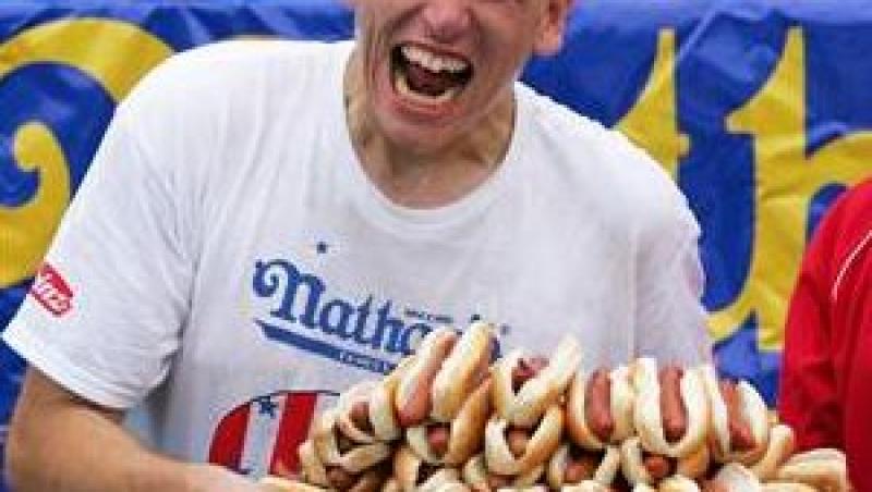 Cine devine campion in 2010 la mancat hot-dogs?