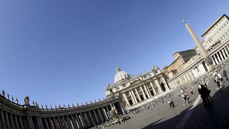 Video! Vaticanul acuzat de ipocrizie, dupa impunerea unor restrictii vestimentare pentru turisti