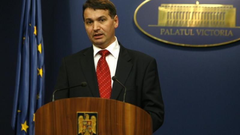 Ministerul Agriculturii a tocat banii europeni pe steaguri, pixuri si masini de taiat hartie