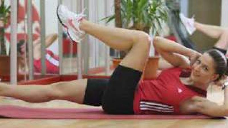 Pilates recontureaza abdomenul