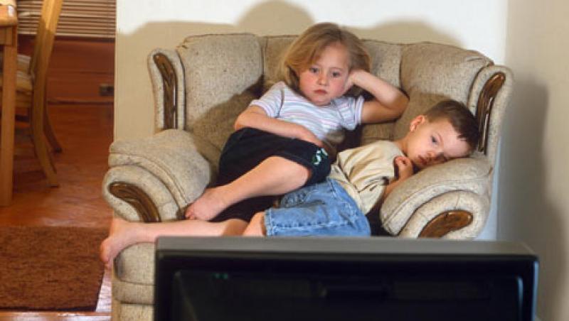 Televizorul poate crea probleme de atentie copiilor
