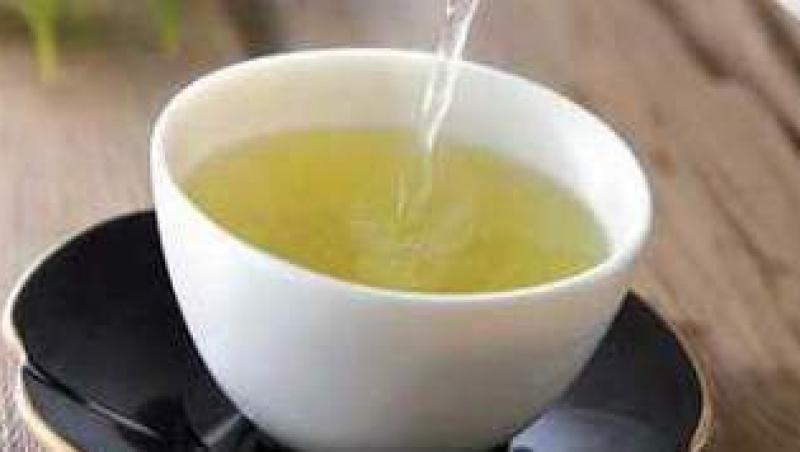 Ceaiul verde, demachiant natural