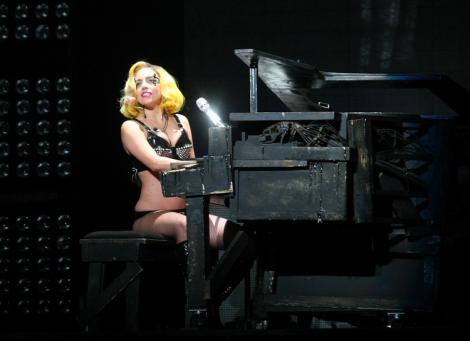 Lady Gaga s-a plictisit de bogatie