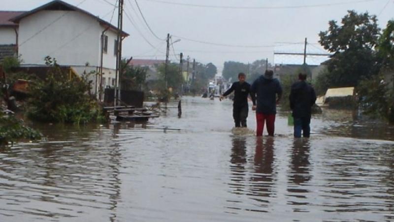 Cod Rosu de inundatii pe Prut si Siret, prelungit pana miercuri la ora 16.00