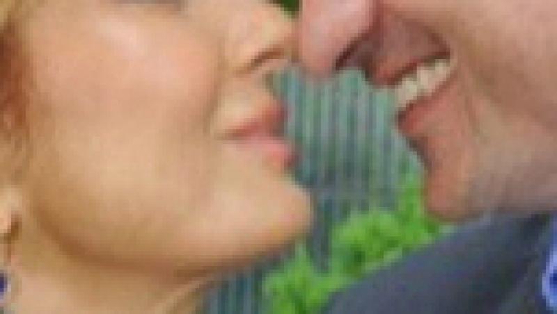 Daniela Gyorfi si George Tal s-au sarutat in fata altarului