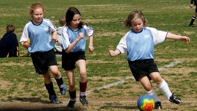 5 motive pentru care fetitele trebuie sa faca un sport