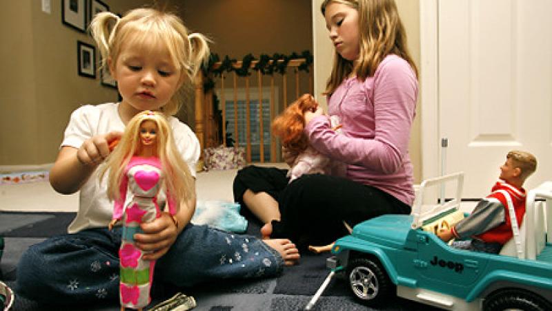 Papusa Barbie, un exemplu prost pentru fetite?