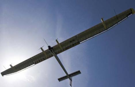 Avion alimentat cu energie solara
