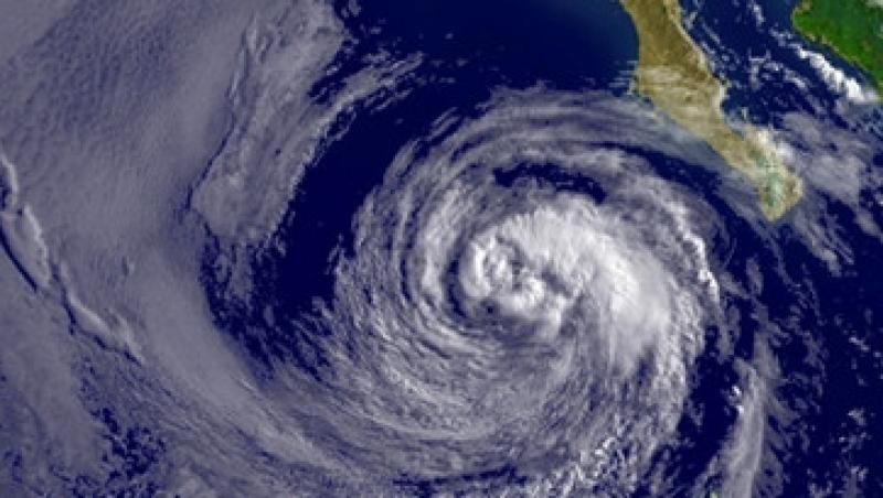 Mexic: 15 morti si 40.000 de sinistrati, in urma furtunii tropicale Alex