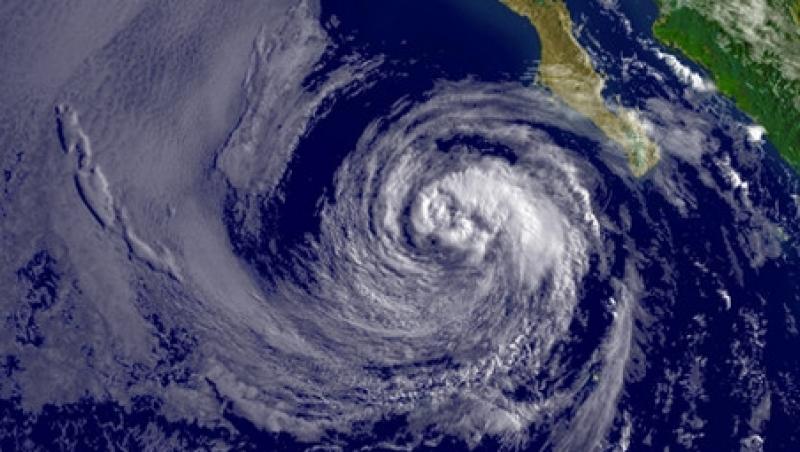 Mexic: 15 morti si 40.000 de sinistrati, in urma furtunii tropicale Alex