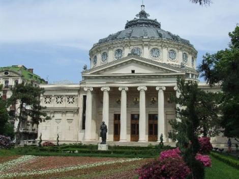 Muzica lui Enescu reimaginata de pianistul Lucian Ban si contrabasistul John Hébert, in concert la Ateneul Roman