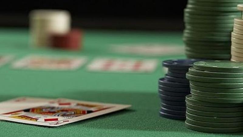 Un escroc, condamnat sa joace poker pentru a inapoia banii furati