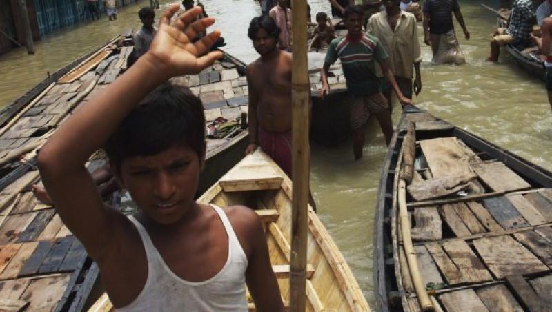 O romanca a murit in India din cauza inundatiilor
