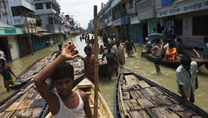 O romanca a murit in India din cauza inundatiilor
