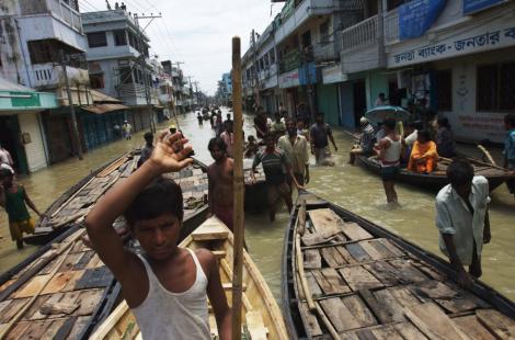 O romanca a murit in India din cauza inundatiilor