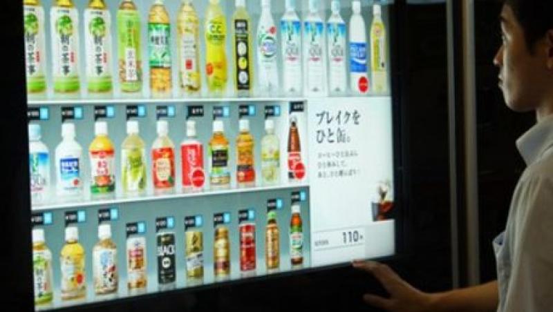 Japonia: Automat de bauturi cu touchscreen de 47 de inci