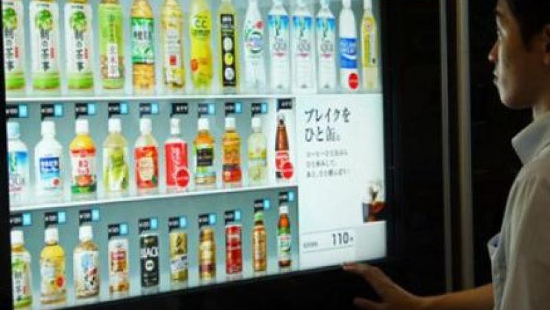 Japonia: Automat de bauturi cu touchscreen de 47 de inci