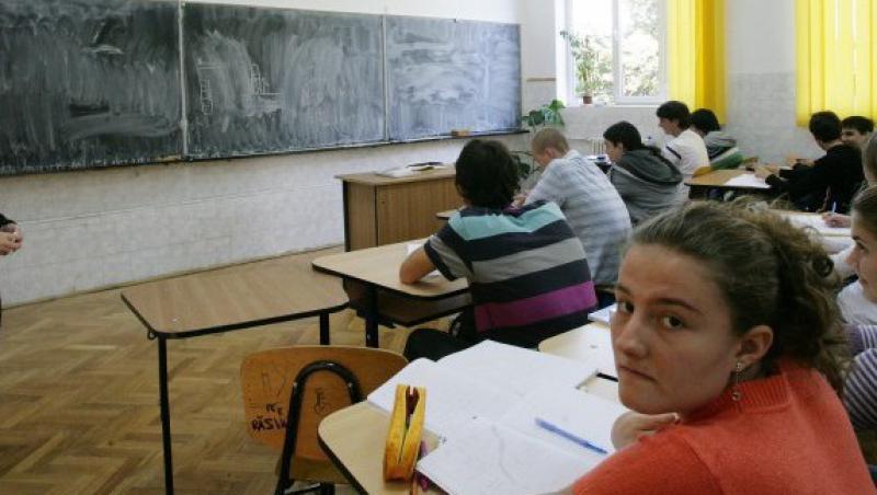 Aproape 450 de scoli din Vrancea ar putea fi inchise