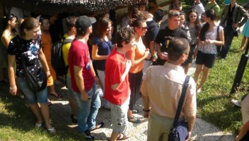 Tinerii din afara granitelor viziteaza Romania
