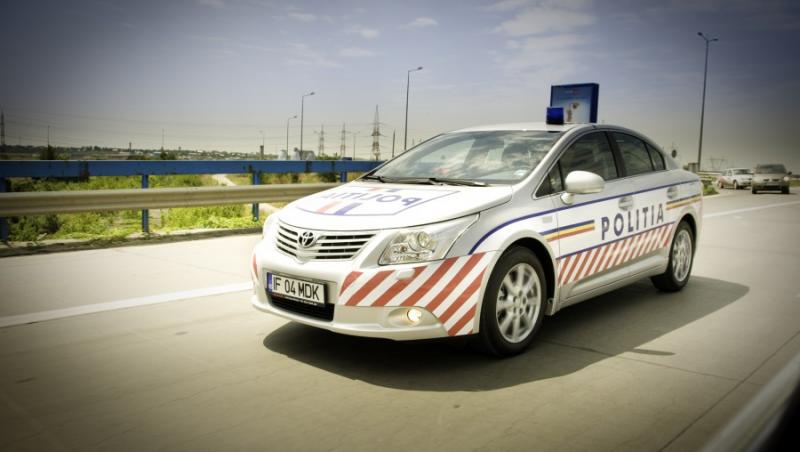 Atentie, Toyota Avensis cu girofaruri pe A2!