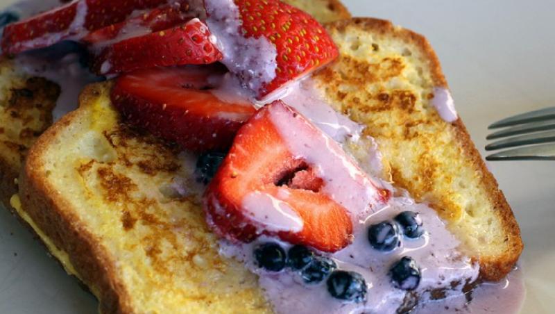 VIDEO! Reteta zilei: french toast cu scortisoara