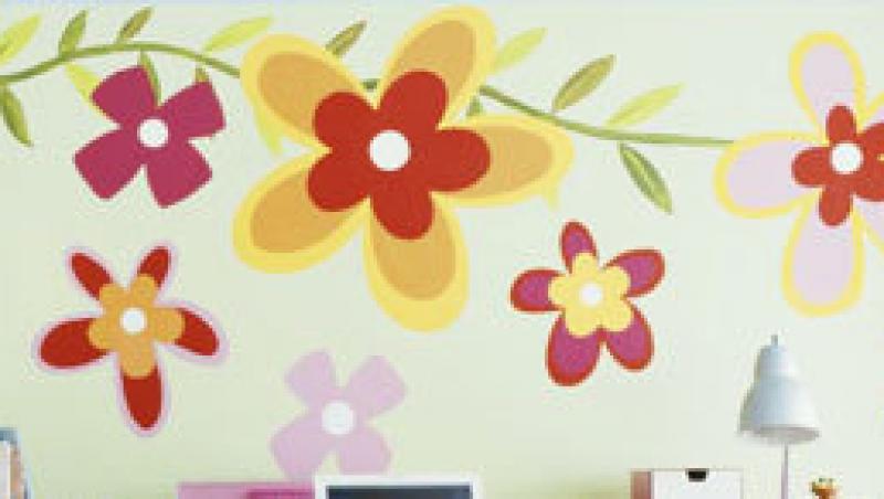 Idei: Deseneaza-ti flori pe pereti!