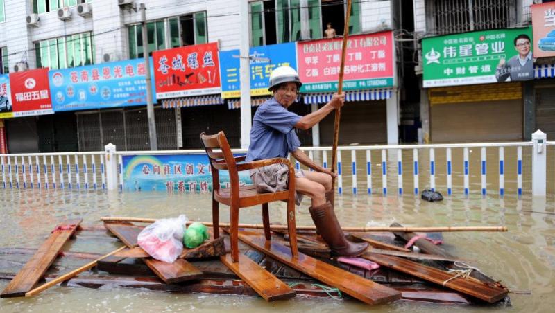 Inundatiile au facut 2000 de victime in China