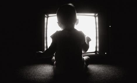 Copiii, tot mai afectati de televizor