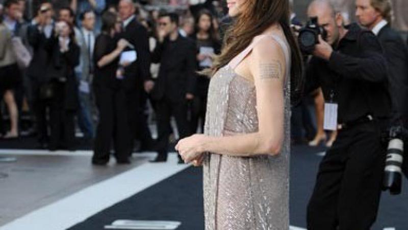 Angelina Jolie, senzatie pe covorul rosu