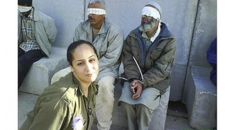 O femeie-soldat din Israel a postat poze cu prizonieri palestinieni pe Facebook
