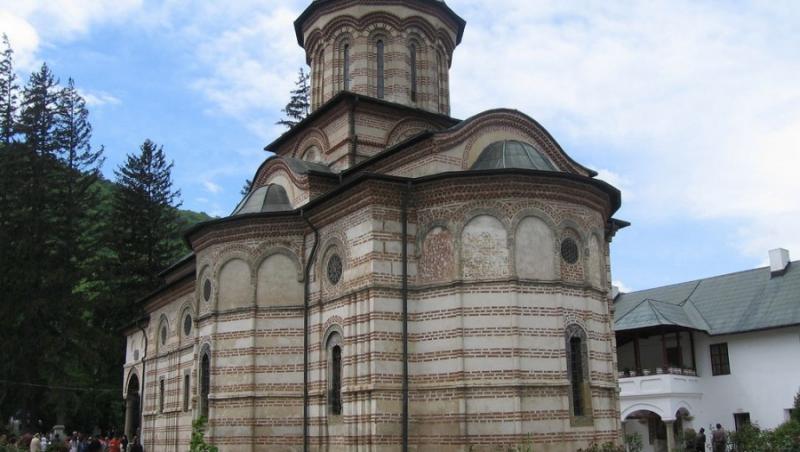 Manastirea Cozia a fost calcata de hoti