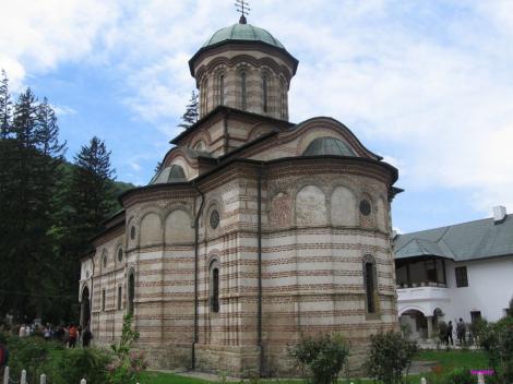Manastirea Cozia a fost calcata de hoti