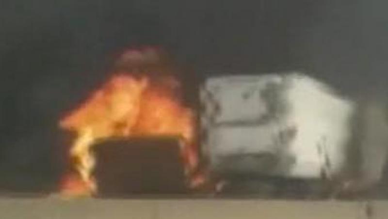 VIDEO! Incendiu puternic pe o autostrada din SUA