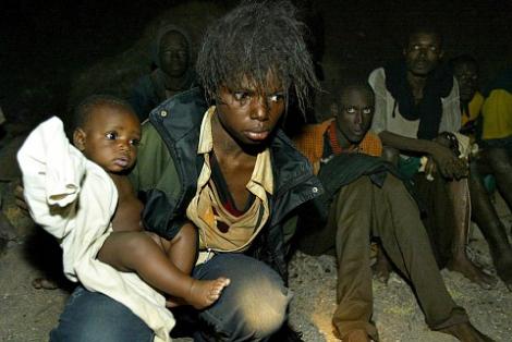 VIDEO Socant! Politia franceza taraste copii si femei africane!