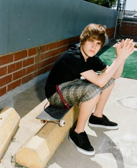 Justin Bieber, autobiografie la 16 ani