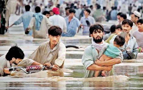 VIDEO! Situatie critica in Pakistan. Peste 1100 de morti din cauza inundatiilor