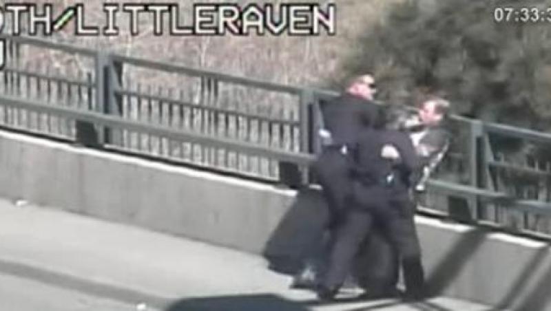 VIDEO! Batut crunt de politisti